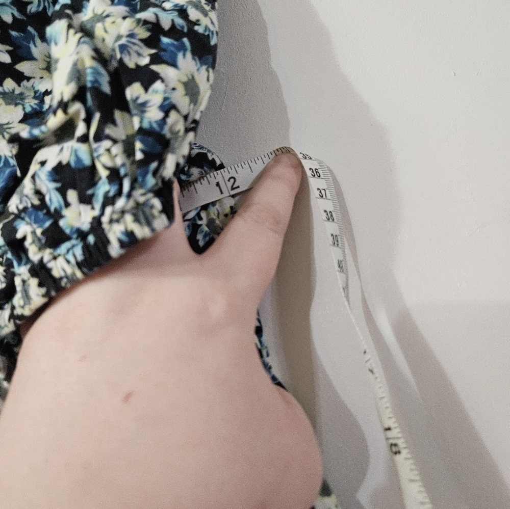 Motel Floral Puff Sleeve Crop Top! - Picture 5 of 6